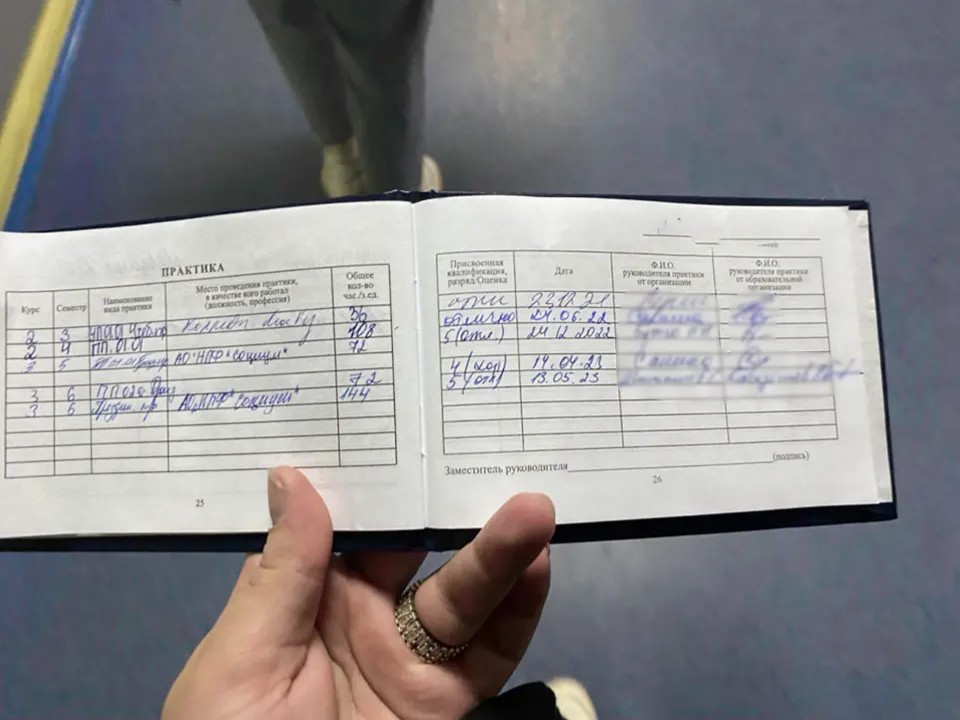 Бумажных больше не будет: студентов переведут на электронные зачетки