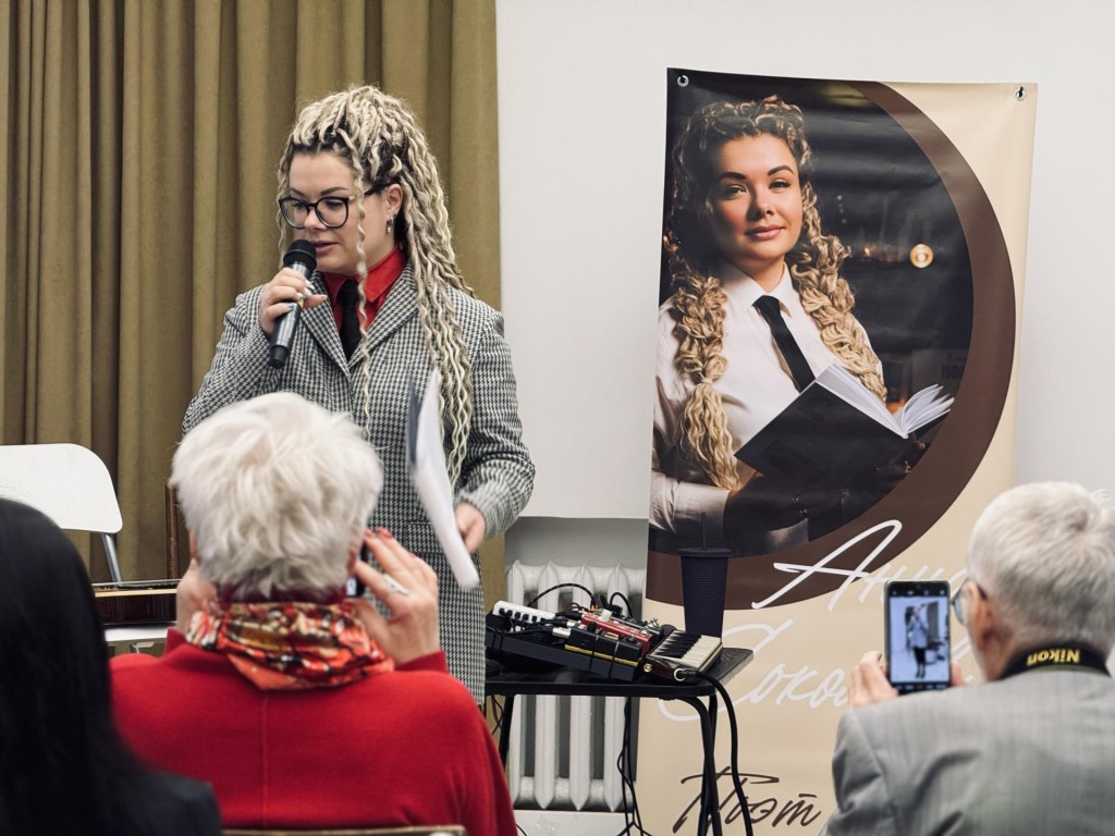 «Поэзия дает людям опору»: Анна Соколова представила в Раменском книгу, от которой «ком в горле встает»