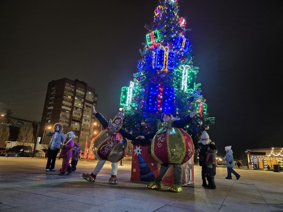 В Орехово-Зуеве зажгли новогоднюю елку и открыли почту Деда Мороза