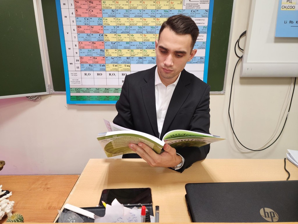 Нестандартный подход привел к победе: как молодой учитель из Кратово превратил урок биологии в детектив