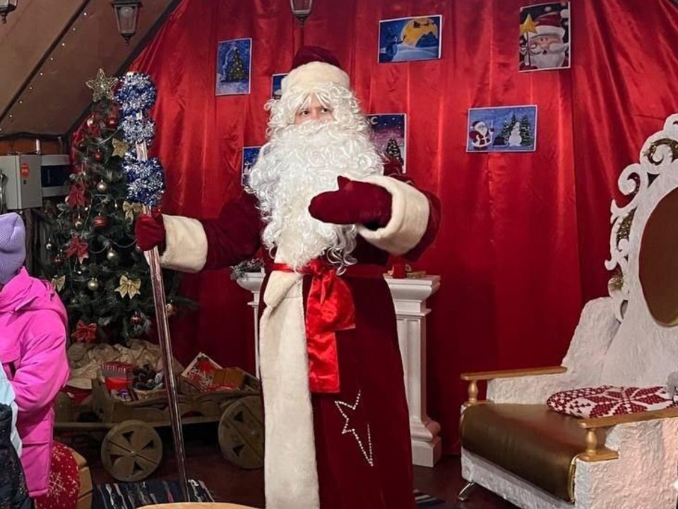 Парад валенок и веселый хоровод: в парке «Солнечный берег» состоялось открытие зимнего сезона