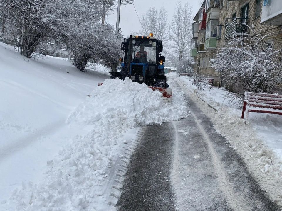 Более 60 единиц техники привлекли к уборке снега в Рузе