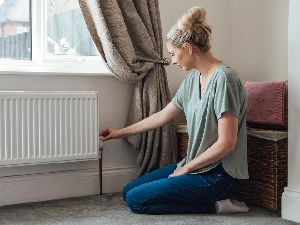 В домах на семи улицах города ремонтируют теплосеть