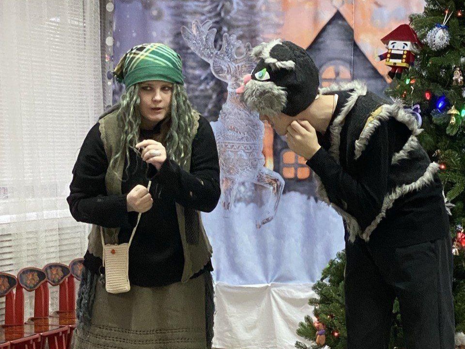 Новогодний десант: студенты Чеховского техникума провели утренники в детсадах