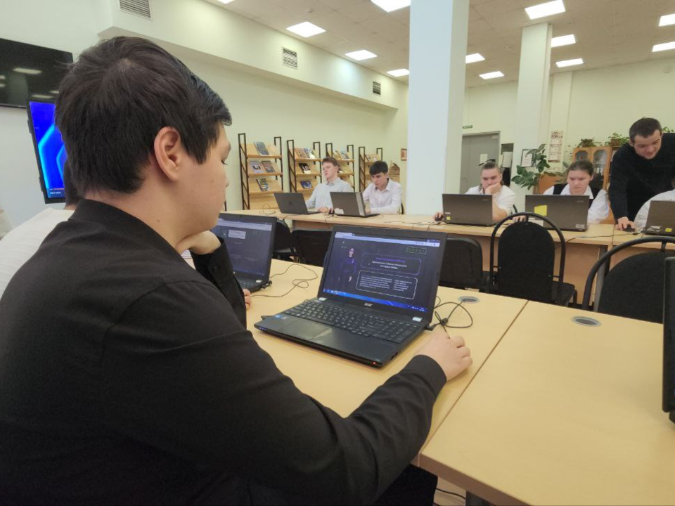 Попробуй будущее уже сейчас: как подмосковным школьникам научиться работать с ИИ и получить сертификат