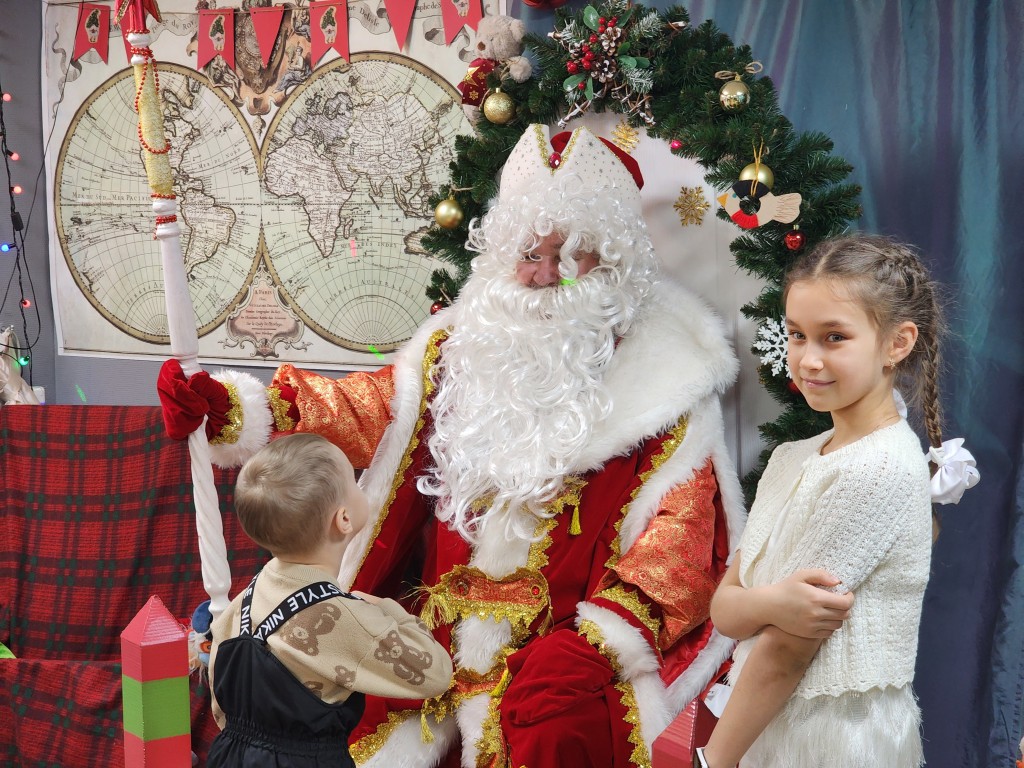 Когда пора: в каком возрасте лучше рассказать ребенку правду о Деде Морозе, советует психолог