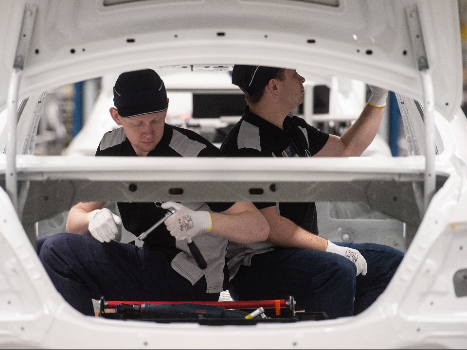 «Рынку точно не до новых моделей»: АвтоВАЗ отложил запуск продаж нового минивэна Lada B‑Van