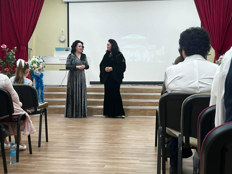 Оперная певица показала вокалистам Химок, как звучит настоящее «до» без микрофона