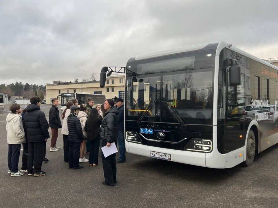 Автобус, которого нет больше нигде: на какой подмосковной улице можно прокатиться в тишине и комфорте