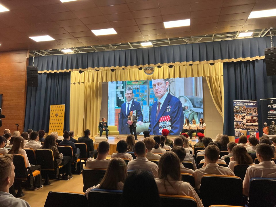 Нескучные уроки с живыми легендами: какие секреты открыли Герои России подмосковным школьникам и студентам