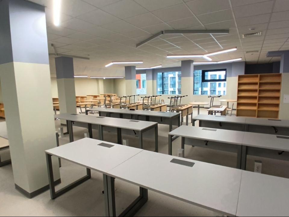 Решит проблему нехватки учебных мест: в Подольске завершили строительство школы