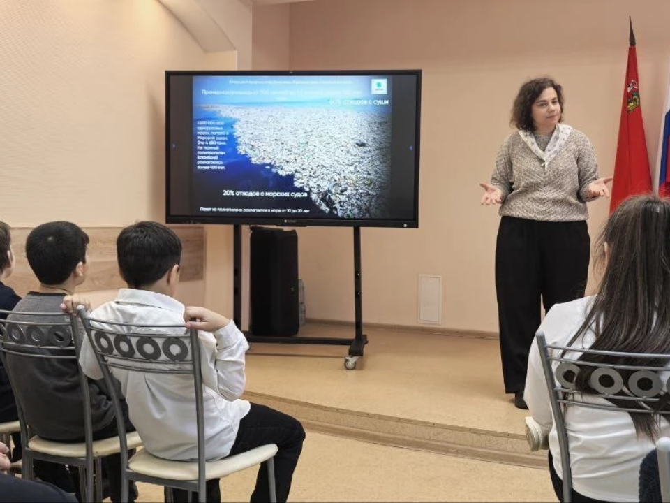 Экологический урок превратился в практикум: ребята узнали простые правила сортировки мусора