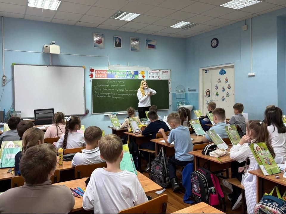 Рузские школьники написали письма с новогодними пожеланиями бойцам СВО