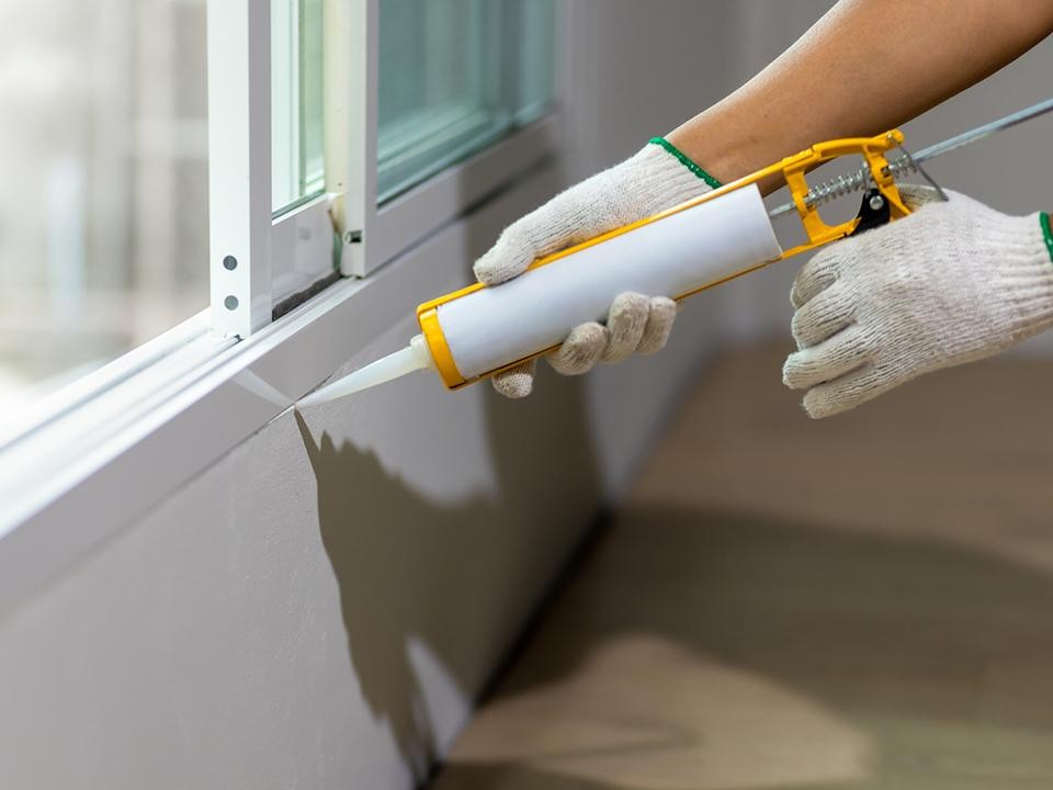 Запах, сбивающий с ног: в Подольске подросток попал в больницу из-за ремонта у соседей