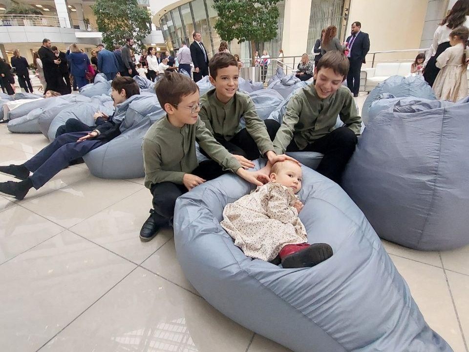 От храма до балета: две серпуховские семьи показали Подмосковью, как совмещать служение, спорт и воспитание семерых и четверых детей