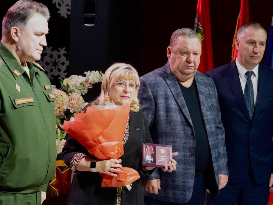 Родителям погибшего разведчика из Наро-Фоминска вручили орден Мужества