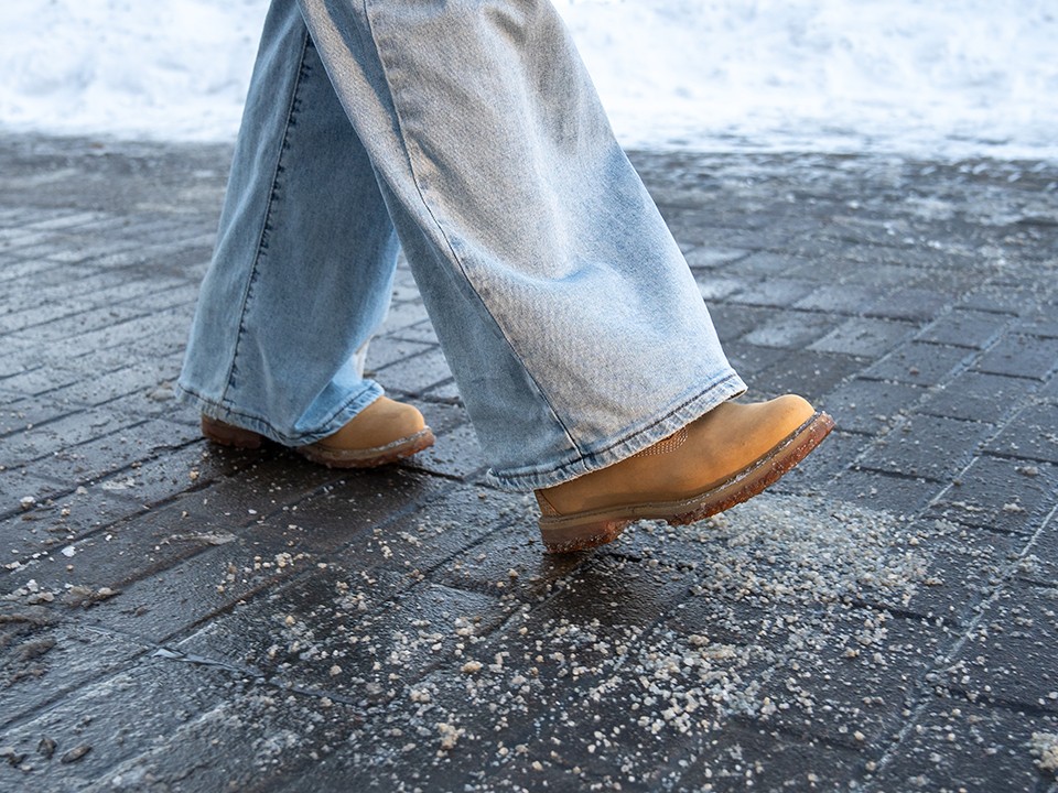 Это портит ботинки: как ухаживать за зимней обувью, чтобы она прослужила не один сезон