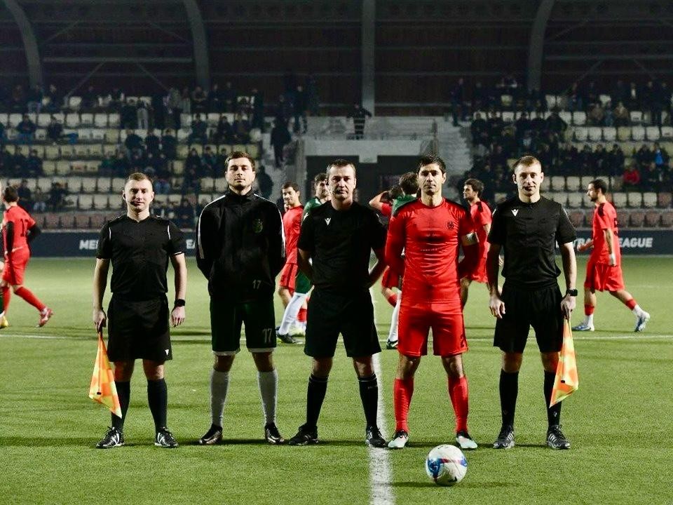 «Кидались камнями и зажигалками»: судью из Орехово-Зуева с матча в Абхазии выводил ОМОН