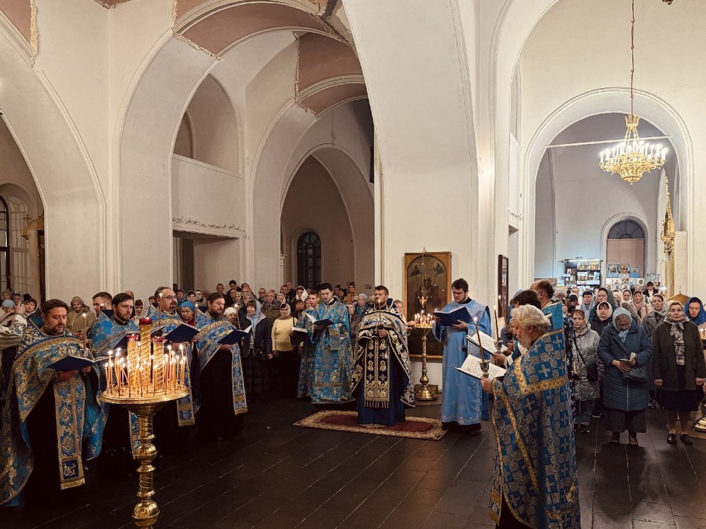 Большой церковный праздник 15 декабря 2025: что запрещается делать православным в этот день