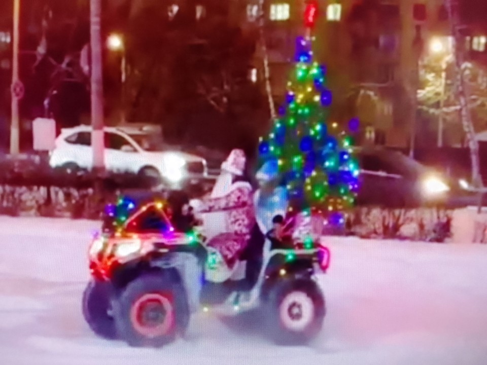 Ночные покатушки Деда Мороза на квадроцикле удивили чеховцев