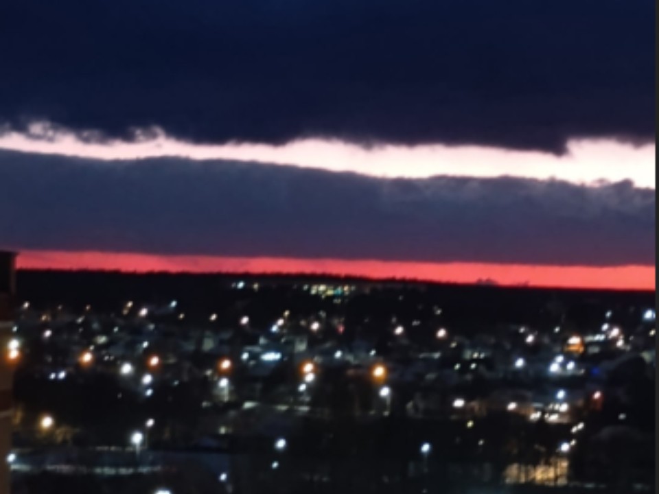 «Патриотично»: закат в цветах триколора восхитил жителей Егорьевска