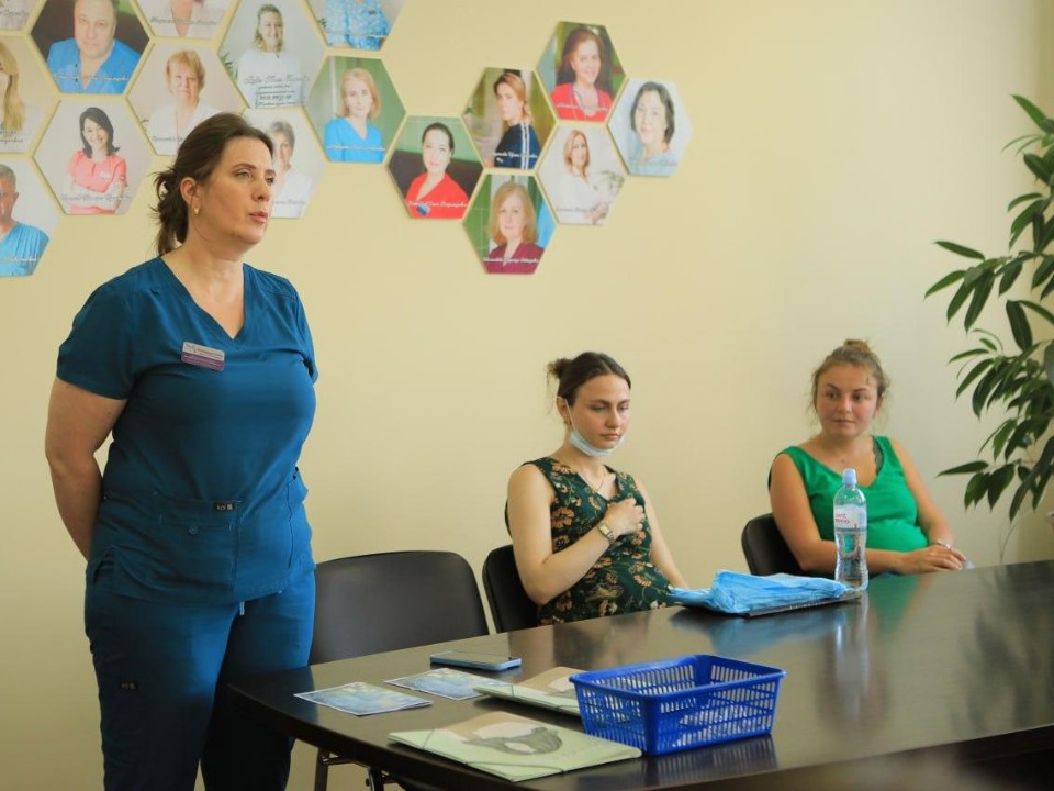 Новогодний сюрприз для будущих мам: как бесплатно получить сертификат на роды в VIP-боксе Королевского роддома