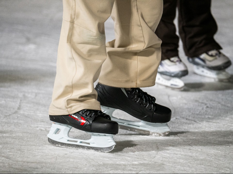 Лед и праздничная атмосфера: стало известно, сколько человек посетили каток в Центральном парке