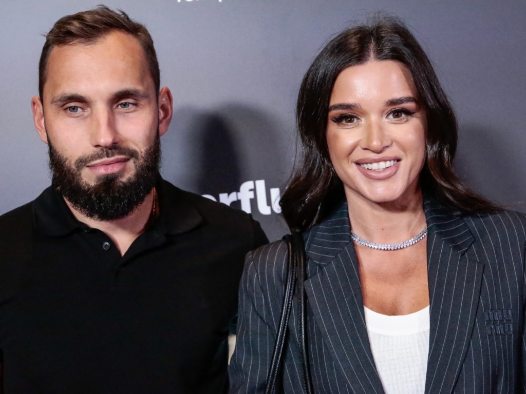 Генетическое сходство: как Бородина и Сердюков проводят время с семьей-тройняшками