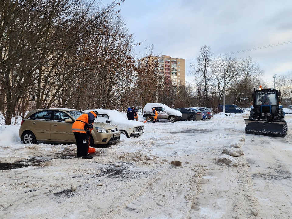 В Истре вывели более 100 единиц техники на уборку снега после снегопада