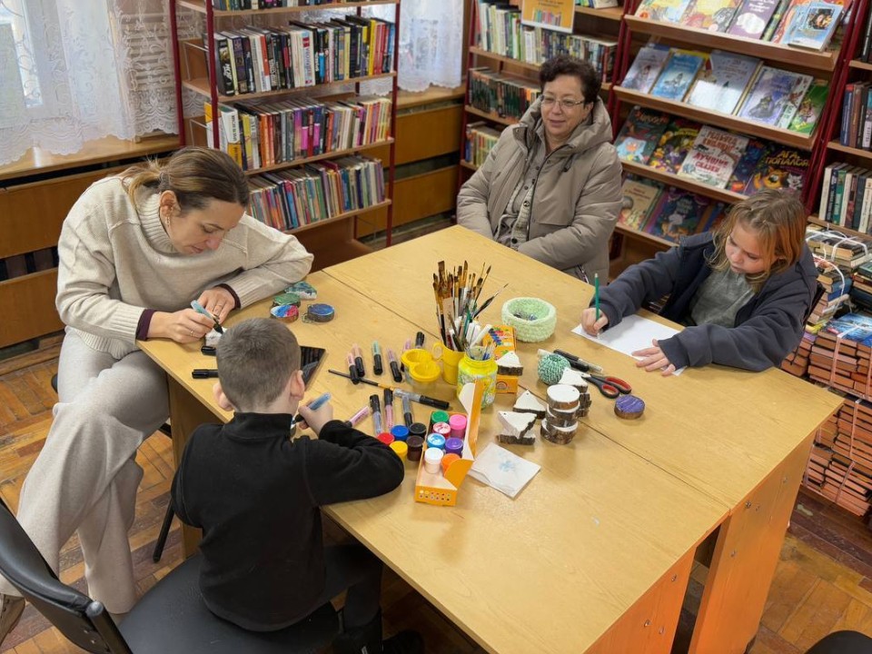 В Ярополецкой библиотеке дети сделали уникальные эко-игрушки для украшения елки