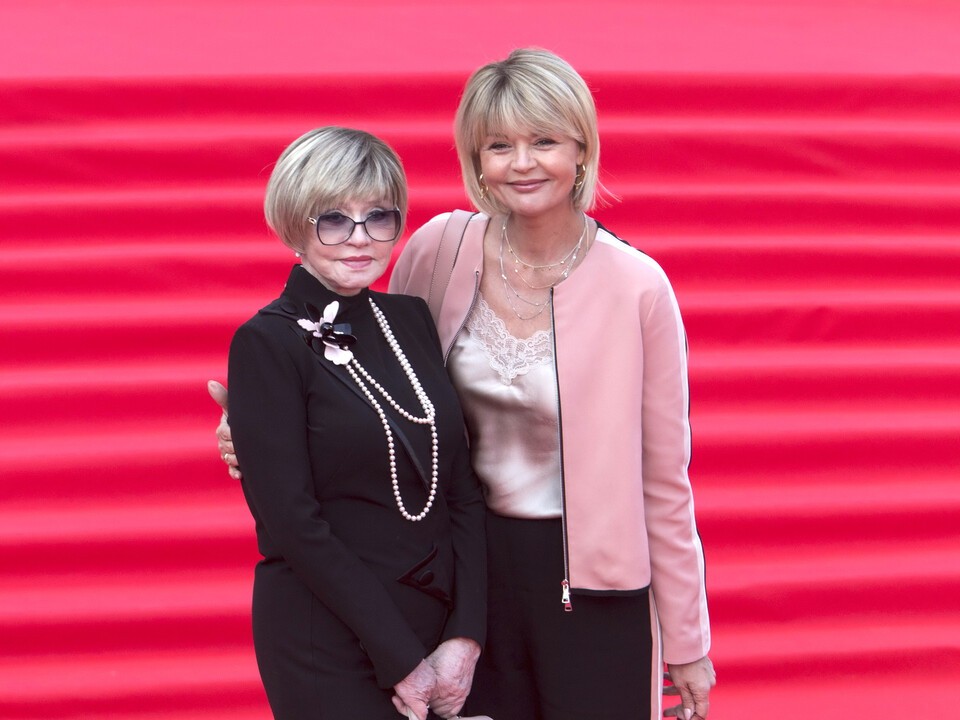 «Знаю, что мама любила»: как Юлия Меньшова почтила память Веры Алентовой