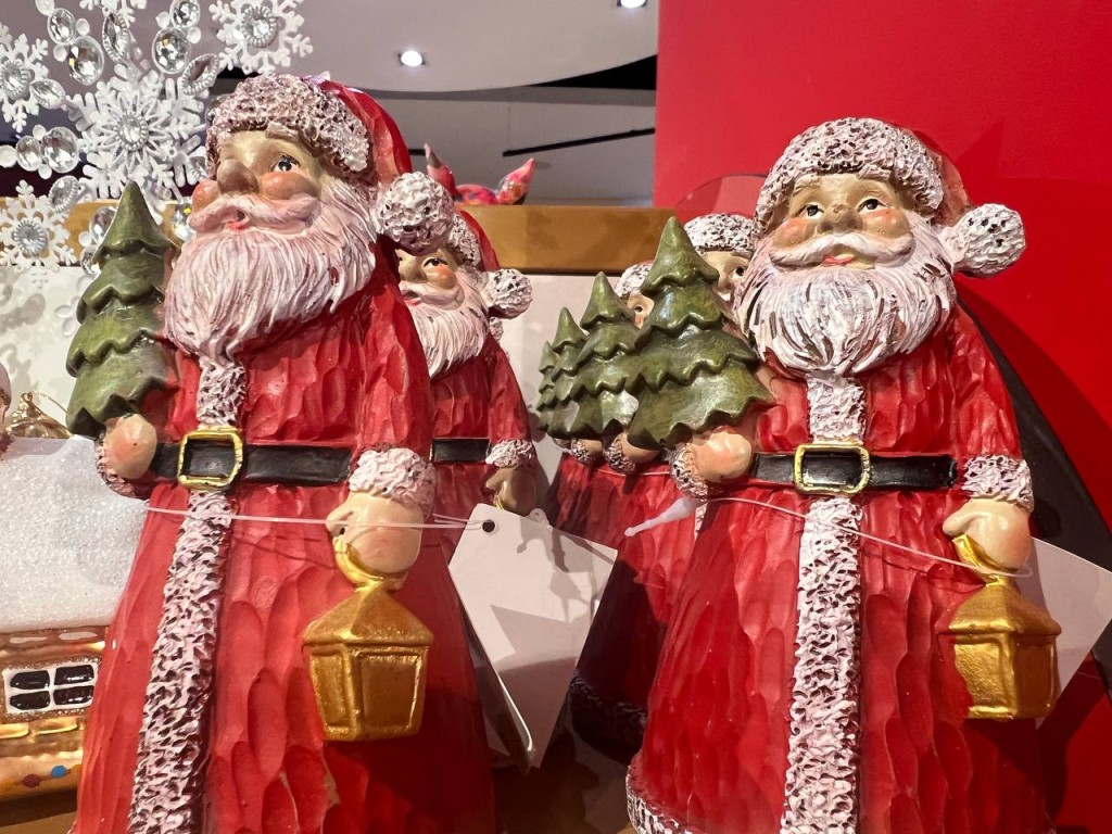 Бесплатный билет на елку: какие семьи могут рассчитывать на новогодний подарок