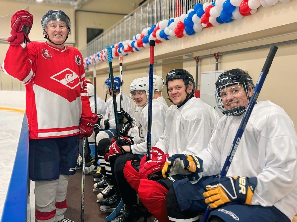 Первый в истории матч волоколамской ХНЛ закончился дружеской ничьей и тортом