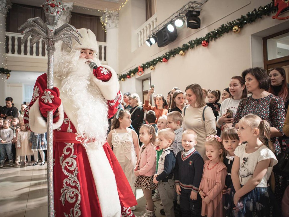 Хороводы у елки и сказочные представления подготовили для щелковских детей