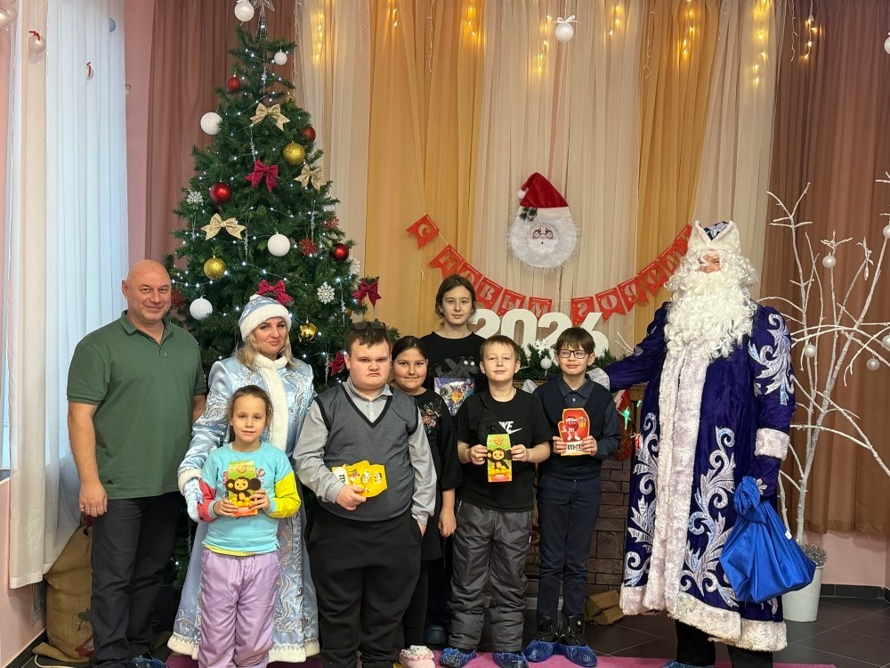 Полицейские Дед Мороз и Снегурочка поздравили маленьких зарайцев с Новым годом