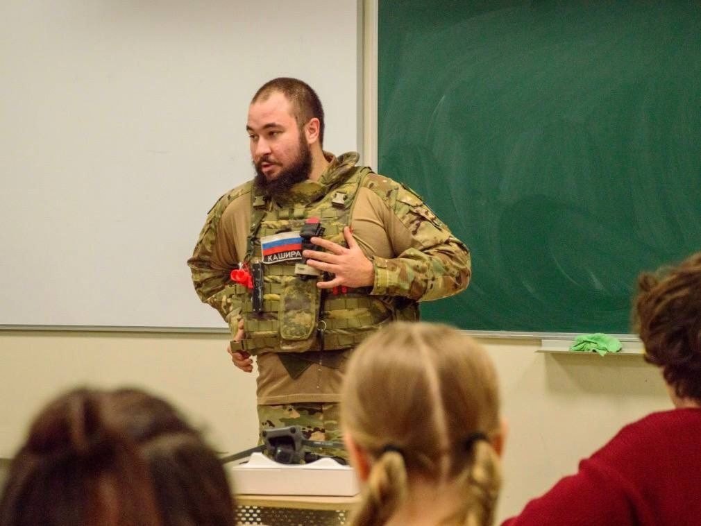 Каширский аэроразведчик рассказал школьникам о тонкостях ведения боя