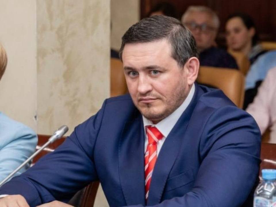 Больше 50 млн за песню против 200 тыс. за жизнь: артистов призвали жертвовать гонорары на нужды СВО