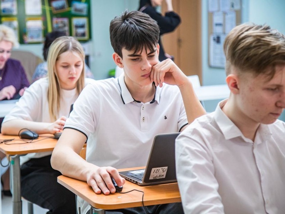 Цифра вместо мела: школьников на уроках будет ждать ИИ