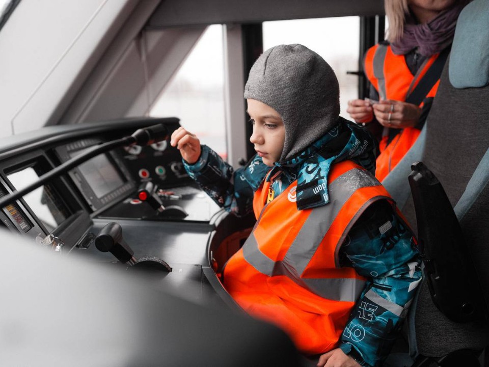 Детская мечта в кабине машиниста: как ребенку подарили путешествие в сердце «Иволги»