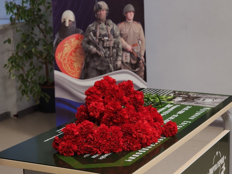 «Парту героя» в честь участника СВО открыли в школе Лосино-Петровского