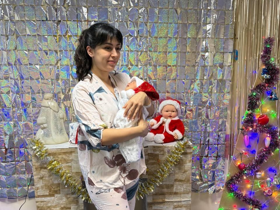 Волшебство первых дней жизни: из Ногинского роддома выписывают самых маленьких Дедов Морозов и Снегурочек