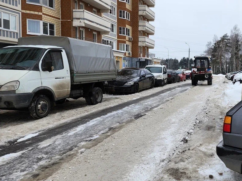 Сосед мешает проехать, а его нет рядом? Как через «Госуслуги» анонимно связаться с владельцем авто