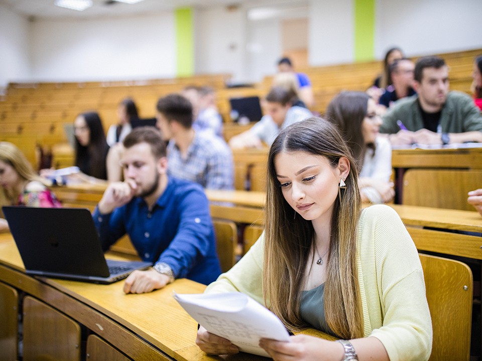 Экономия на проезде и социальная стипендия: как поддерживают студентов в Подмосковья