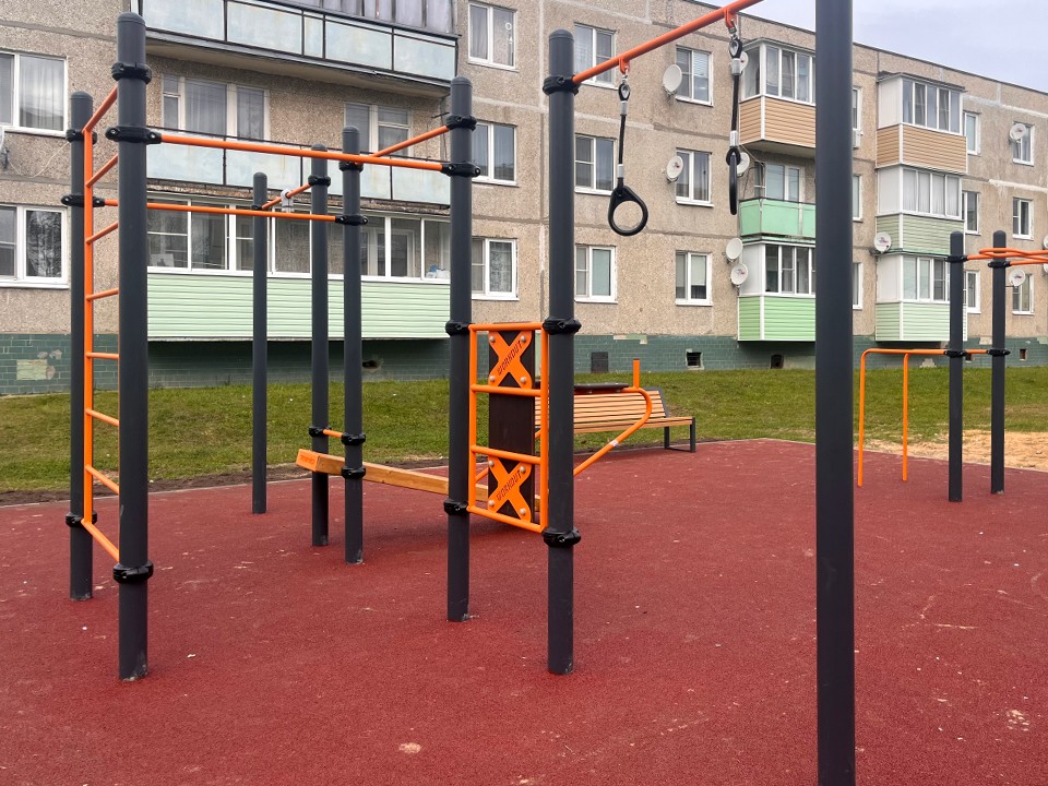 Не просто «железо»: для учащихся Берсеневской школы-интерната открыли адаптивную спортплощадку