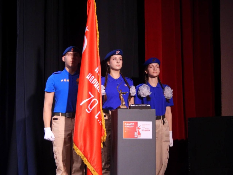 Копия водруженного над Рейхстагом Знамени Победы отправилась в Назарьевское