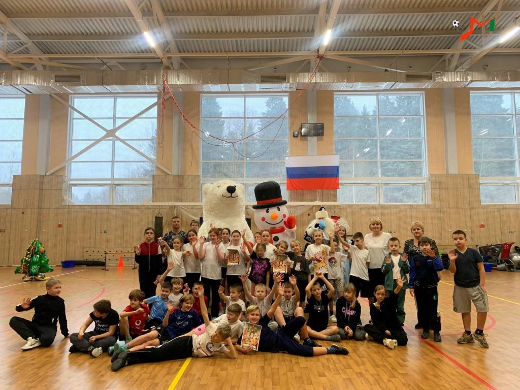 В Молодежном прошли новогодние старты с вызовом снега от северного Шамана