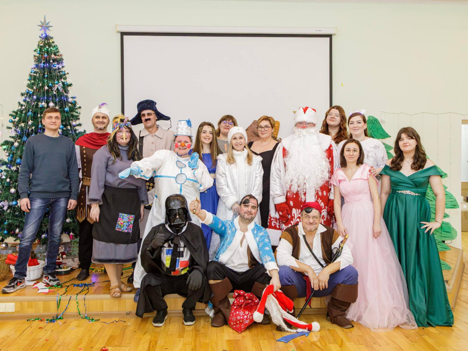 Медики устроили театральный праздник для пациентов детской поликлиники №2