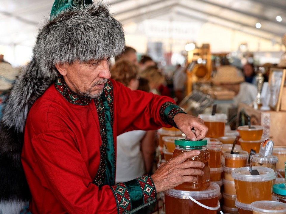 День Анны Темной: зачем 22 декабря пчеловоды рано утром посещают омшаники