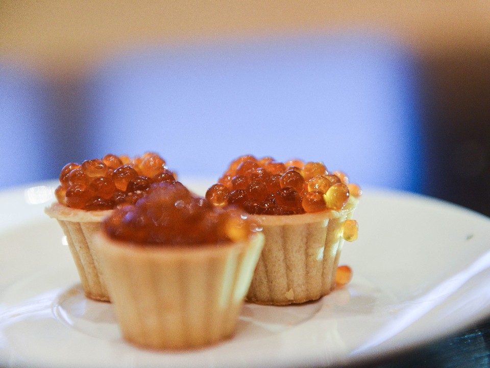 «Икринки должны быть целыми»: как выбрать качественную красную икру к празднику