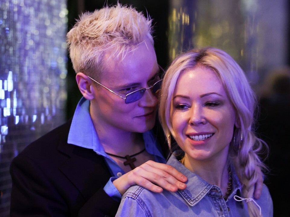 «Она дарит их просто так»: SHAMAN рассказал о милой традиции своей супруги